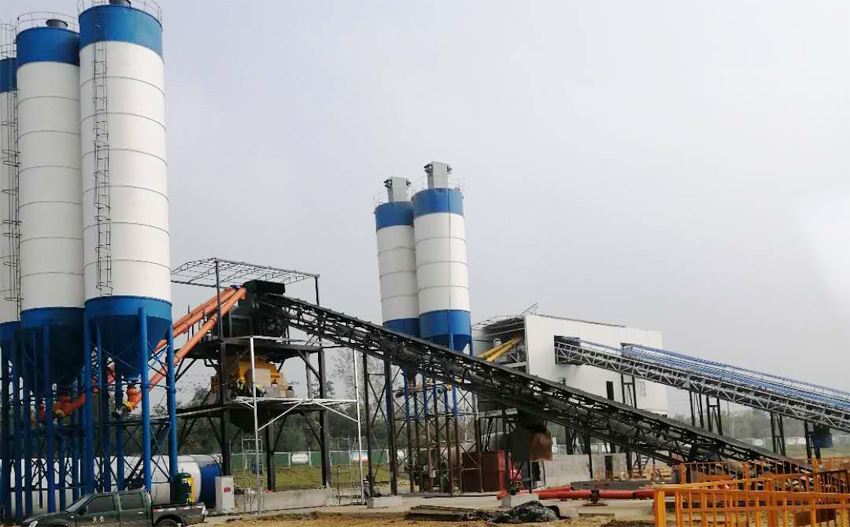 億立HZS180混凝土攪拌站在安徽六安安裝調(diào)試成功，準(zhǔn)備投產(chǎn)(圖文)